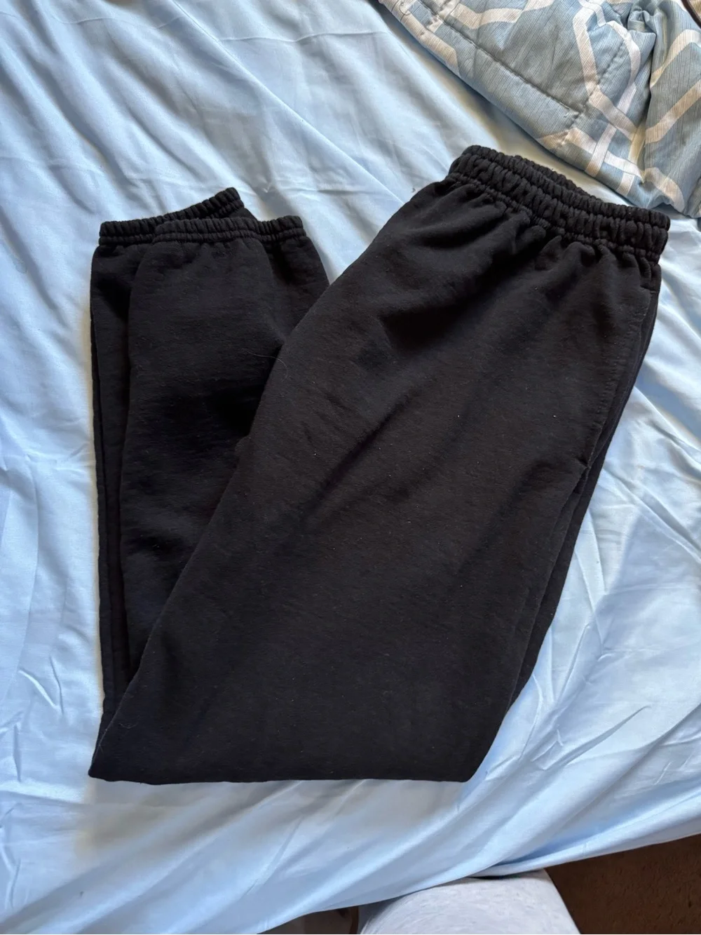Men’s black sweats size medium